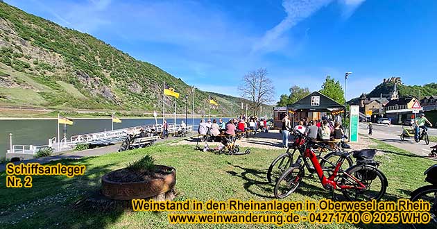 Pop-up Weinstand Oberwesel  Weinprobierstand in den Rheinanlagen am Rheinufer neben dem Schiffsanleger Nr. 2